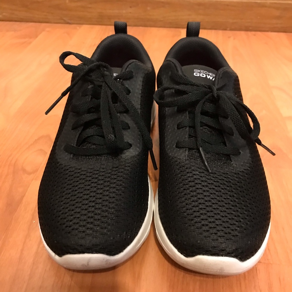 Black Skechers Tennis Shoes